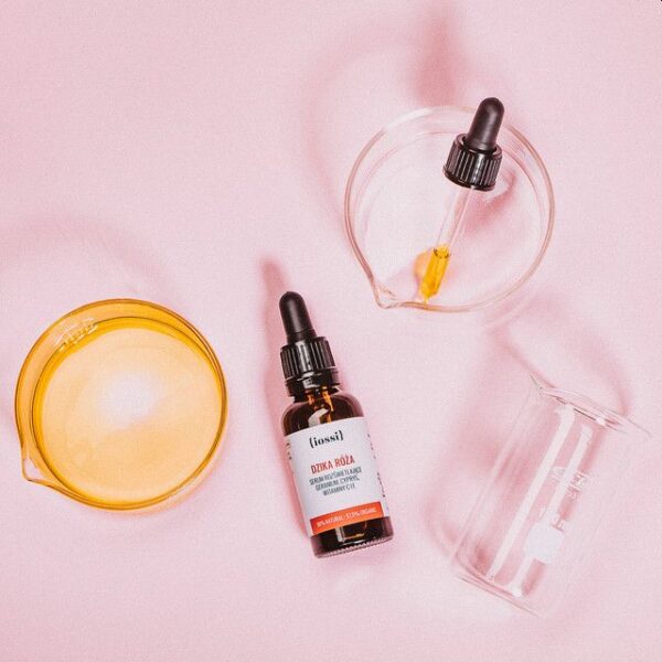iossi – serum rozświetlające z geranium, cyprysem, witaminami c i e dzika róża 30ml